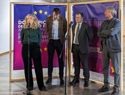 La regidora Pilar Bosch ha participat en la inauguració de l'exposició "Dones Pioneres de la Unió Europea que es pot visitar al Centre de Cultures i ….