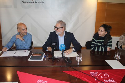 L'alcalde Larrosa, Albert Bobet i Olga Fernández, durant la presentació.