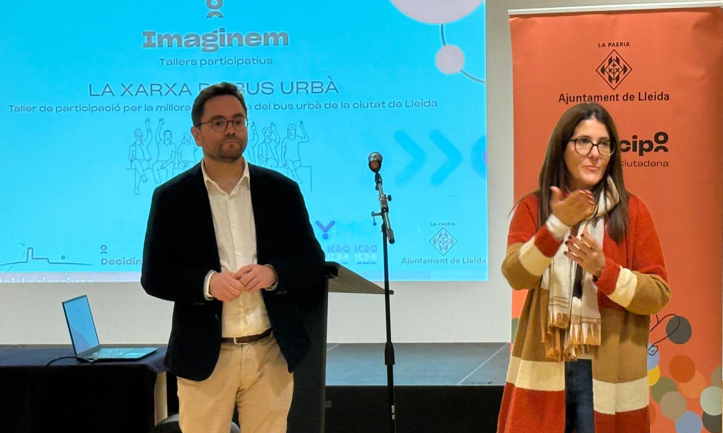 En el taller d'aquesta tarda, hi han pres part la tinent d'alcalde Cristina Morón i el regidor Roberto Pino, així com el tinent d'alcalde Carlos Enjuanes.