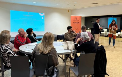 Veïns i veïnes de quatre barris de la ciutat han aportat propostes per millorar el transport públic, en el taller d'aquesta tarda a la Llotja..