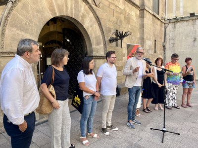 L'alcalde, Fèlix Larrosa, durant la seva intervenció en l'acte de commemoració del Dia de l’Orgull LGTBI+.