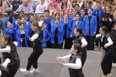 La plaça de Sant Joan s'ha omplert de dansa.