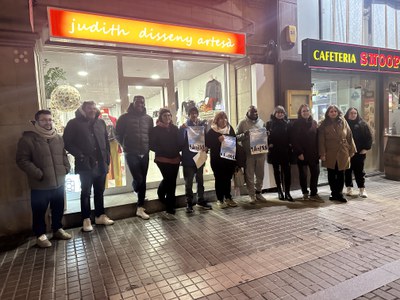 El regidor de Cooperació de l’Ajuntament de Lleida, Jackson Quiñónez, ha participat aquesta tarda en l'acte de commemoració del Dia Internacional de les Persones Migrades, a l’avinguda Blondel.