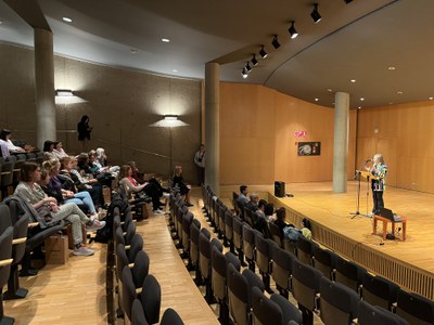 La regidora de Persones Grans, Salut i Consum, Anna Miranda, ha assistit a la jornada que ha comptat amb la ponència del Dr. Rosselló.