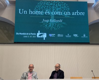 El regidor de Cultura, Ciutat i Transició Ecològica, Jaume Rutllant, acompanyat del director de l’EAM, Carles Bordons, ha presidit aquest divendres la presentació dels actes del Dia Mundial de la Poesia