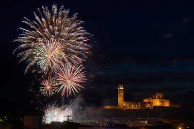 Un altre moment del castell de focs de cloenda de la Festa Major de Lleida..