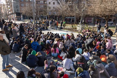 A les diferents places s'ha col·locat un mapa gegant on els infants han deixat els seus missatges..