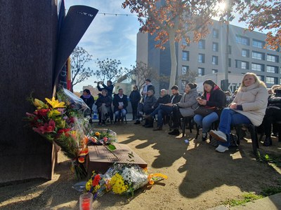 L’acte de record i memòria s’ha fet davant de l’escultura d’Àngel Eroles anomenada FITA.