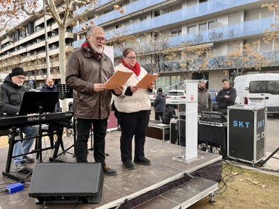 S'ha fet una lectura dels noms de tots els lleidatans deportats i tot el públic ha fet un minut de silenci en memòria de les víctimes de l’Holocaust.