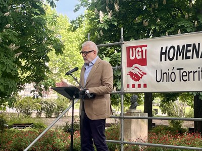 L'alcalde, Fèlix Larrosa, durant la seva salutació a l'acte de commemoració de l'1 de maig.