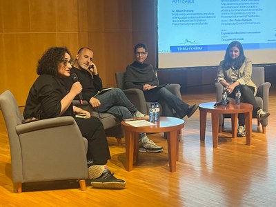 A la taula rodona sobre Art i salut hi han participat Roser Sanjuan, com a moderadora, Albert Potrony, Txell Bosch i Elisa González.