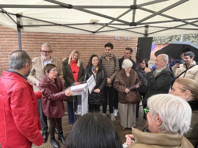 Maria Josep Bellmunt, filla de l'homenatjat, ha agraït el reconeixement.