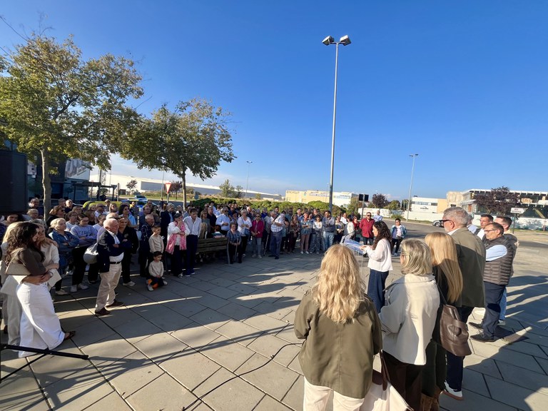 Laura Águila, neta d'Antonio Águila, durant la inauguració