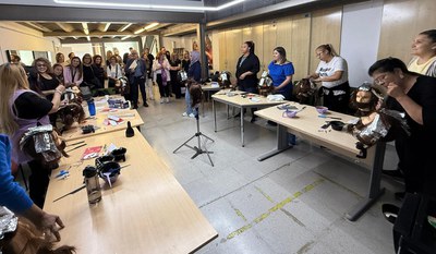 Visita a l'espai Nova Essèncial, al barri de la Mariola..