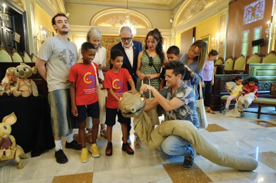 Els titelles de Festuc han fet gaudir els infants, que també han rebut una bossa amb obsequis.