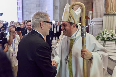 L'alcalde, Fèlix Larrosa, saluda el nou bisbe, Mons. Daniel Palau.