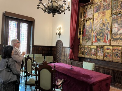 L'alcalde ha mostrat el Saló del Retaule a la representant nipona.