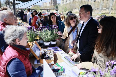 El conseller d'Agricultura, Ramaderia, Pesca i Alimentació, Òscar Ordeig, i la regidora de Cultura, Promoció de la Ciutat i Consum, Pilar Bosch, dura….