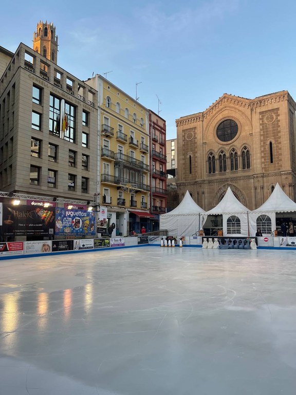 Des d'avui ja es pot gaudir de la pista de gel, a la plaça de Sant Joan