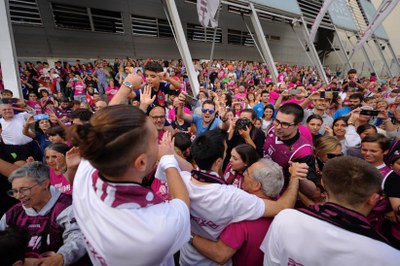 Sortida de la Rua de campions des del pavelló Barris Nord per celebrar amb l'afició lleidatana l'ascens de l'ICG Forá Lleida a l'ACB..