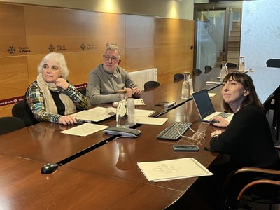 Carme Valls, Josep Maria Llop i Verònica Martínez, en un moment de la taula de treball..