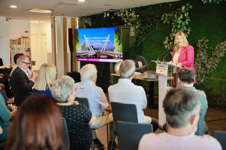 La tinenta d'alcalde Begoña Iglesias ha explicat les novetats del contracte