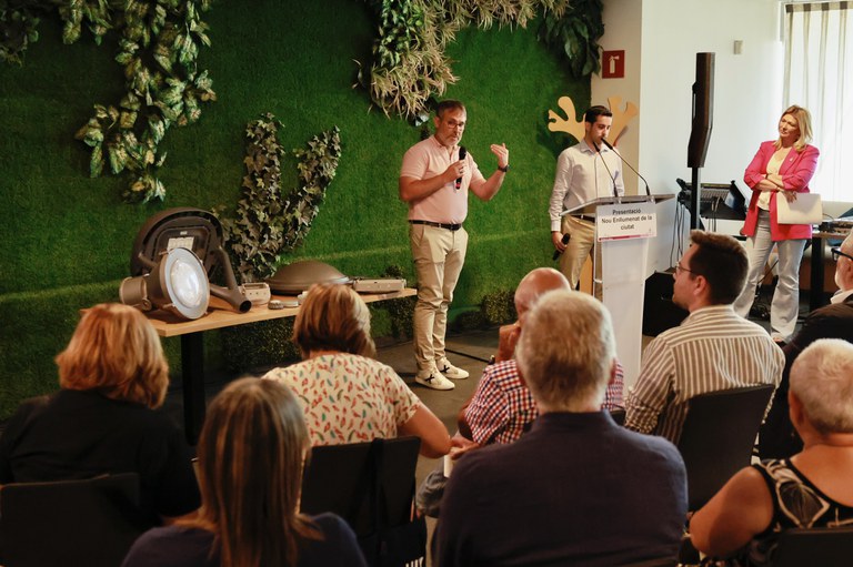 Els responsables tècnics han explicat el canvi dels fanals