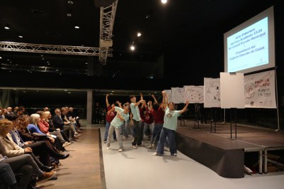 La música i la dansa han estat protagonistes de l'acte d'obertura del curs i presentació del PEC.