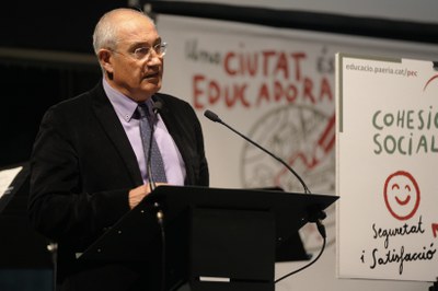 El catedràtic Fidel Molina ha glosat tota la feina feta a l'entorn del Projecte Educatiu de Ciutat.