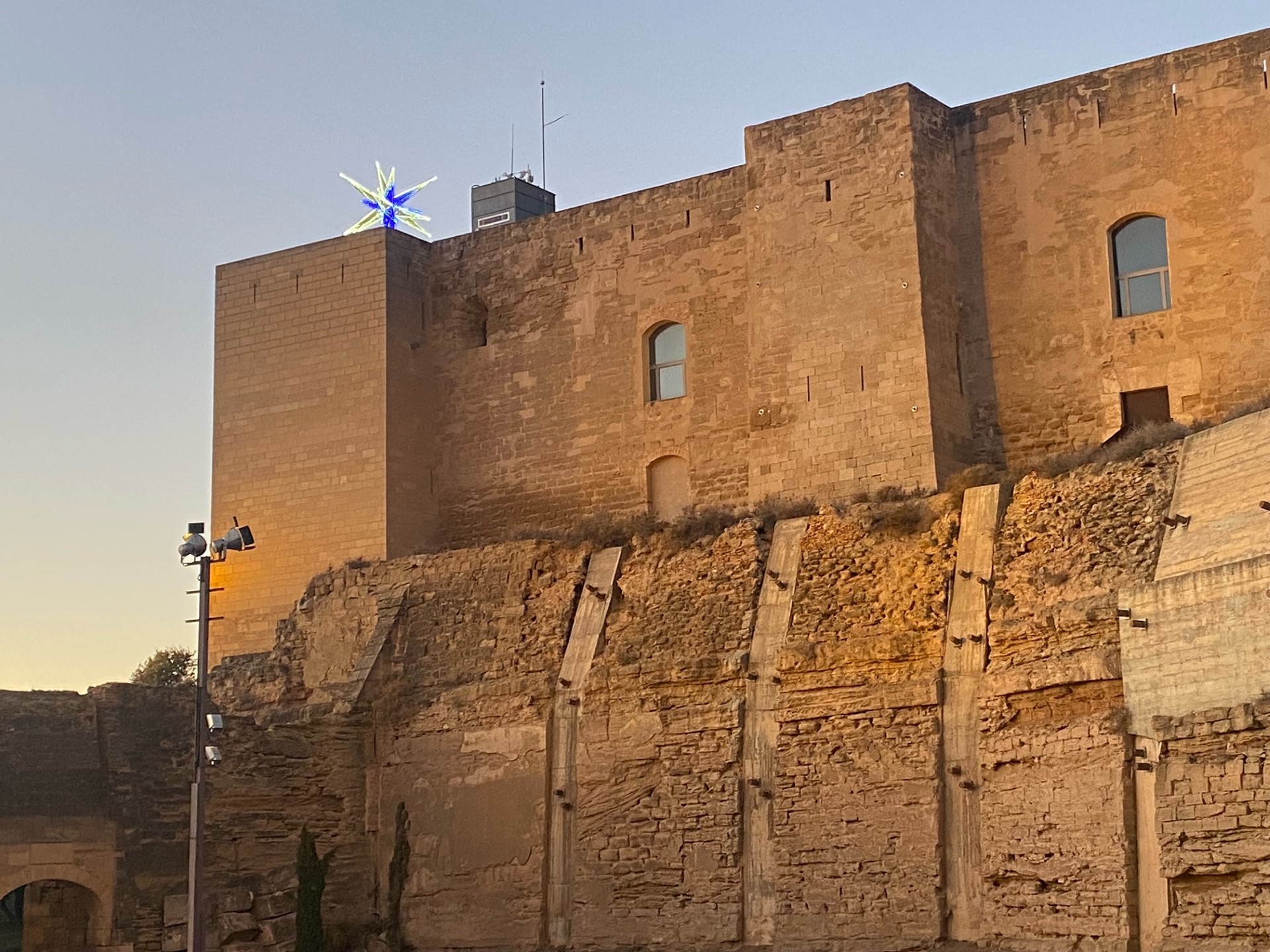 El Castell del Rei a La Suda llueix aquest estel de Nadal