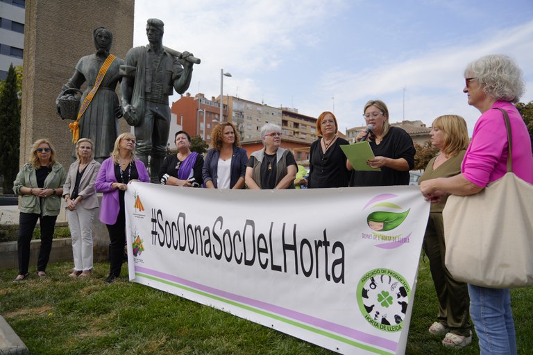 La lectura del manifest amb motiu del Dia Internacional de les Dones Rurals ha tingut lloc a la plaça dels pagesos.