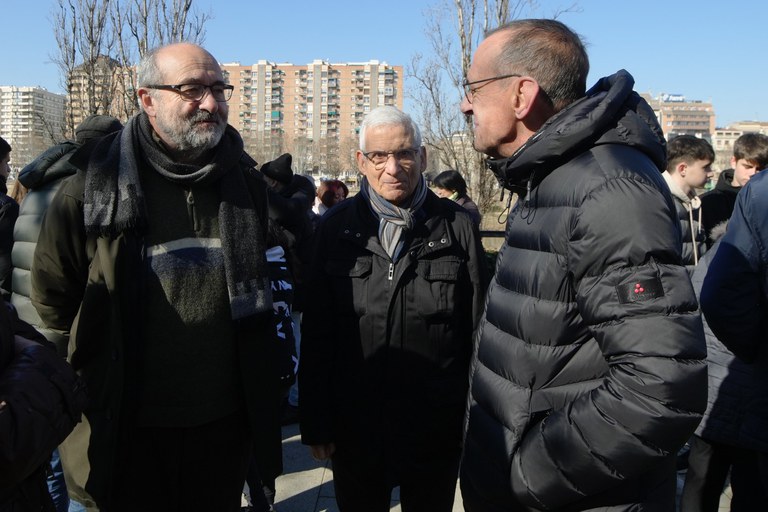 L'alcalde amb el president de l'associació AMICAL, Juan Manuel Calvo, i el delegat d'AMICAL i representant al Comitè Internacional de Mauthausen, Josep San Martín