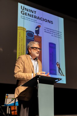 L'alcalde Larrosa durant la seva intervenció en l'acte "Unint generacions".