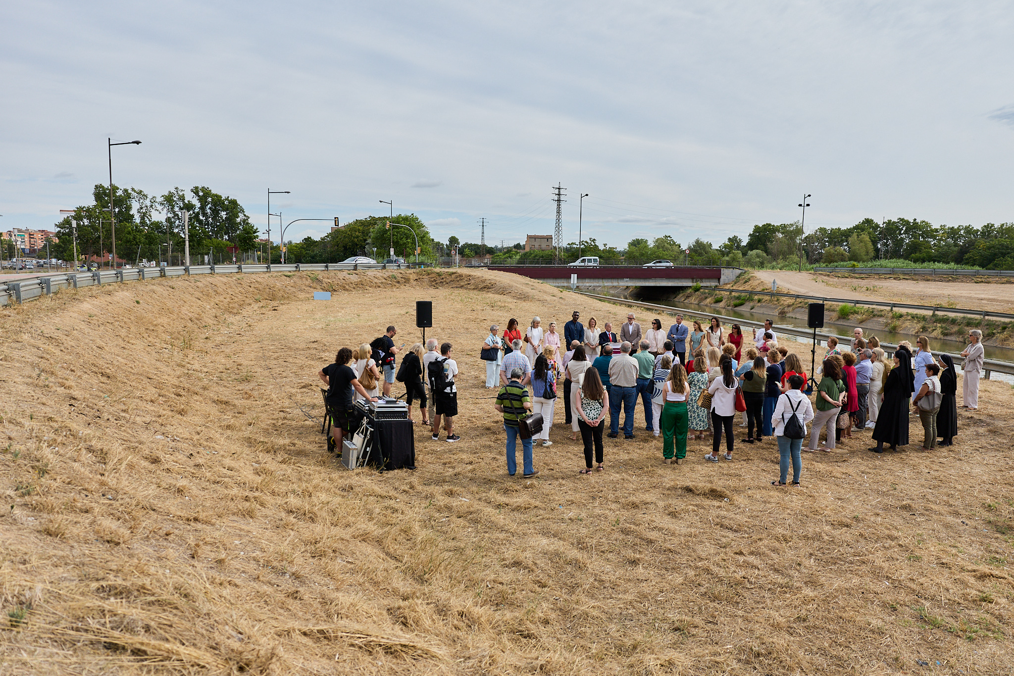 A l’acte d’homenatge han assistit representants de les associacions de veïns de Cappont i Balàfia, del col·legi Mater Salvatoris, ex-alumnes, amics i amigues