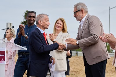 Manuel de Miguel, fill de Suzanne Mornet, en nom de la família s’ha mostrat molt agraït per l’homenatge que Lleida li ha fet a la seva mare.