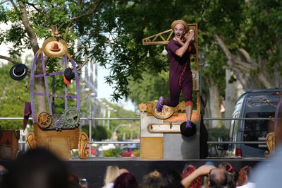 L'espectacle familiar Hats que ha tingut lloc a l'escenari de la passarel·la dels Camps Elisis.