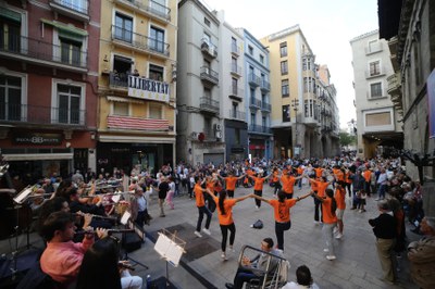 El Grup Sardanista Montserrat ha estat l'encarregat d'engrescar a la participació els assistents.