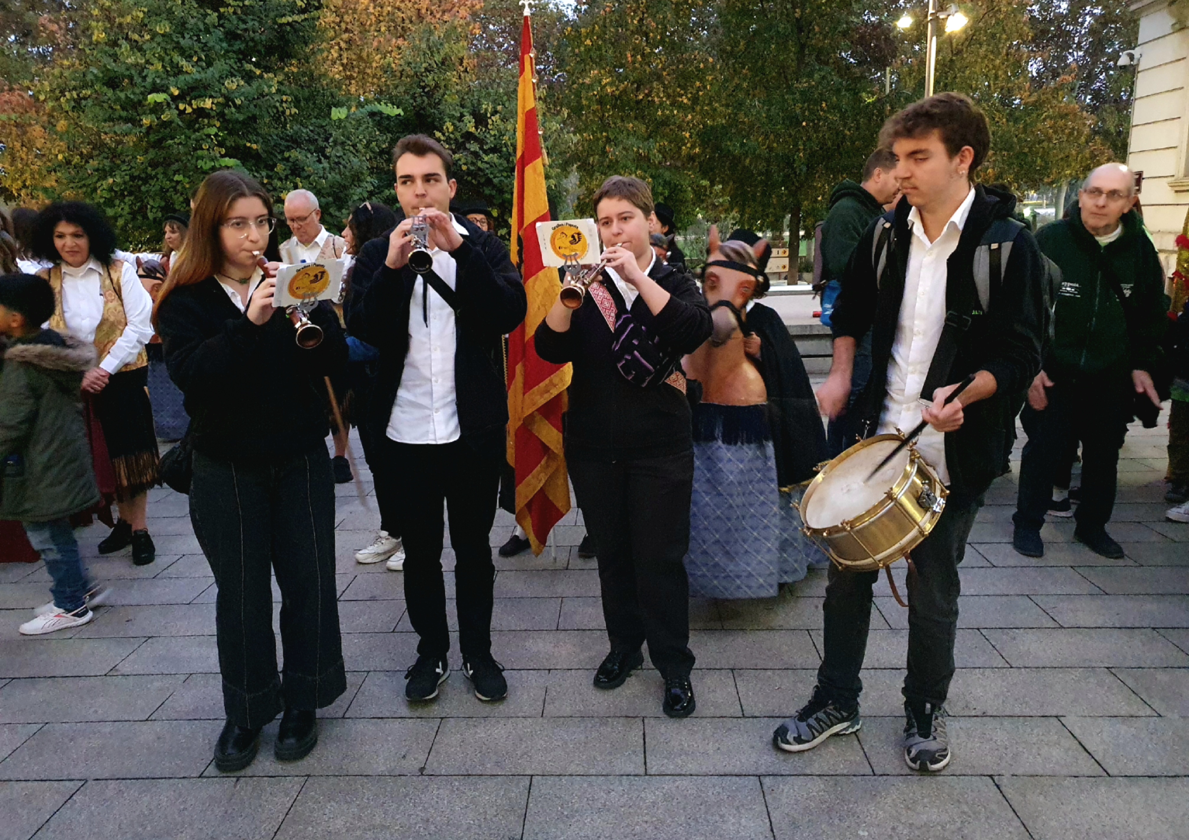 Els Puputs de Montoliu han acompanyat el seguici popular del Lleó de Lleida i els Cavallets del Corpus