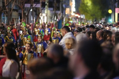 L'esquadra romana dels Armats dels Dolors és l'escarregada d'obrir la processó..