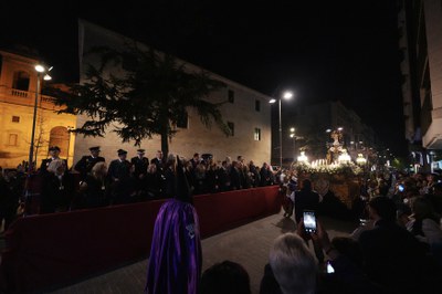 Les autoritats  han seguit la processó des de davant de l'IEI fins que s'han  incorporat al recorregut, un cop ha passat el tavernacle de la verge..