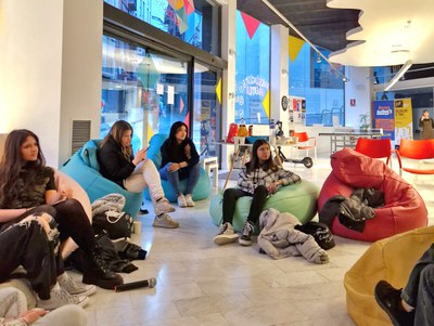 Les participants en la sessió de karaoke que va tenir lloc dimecres a la tarda..