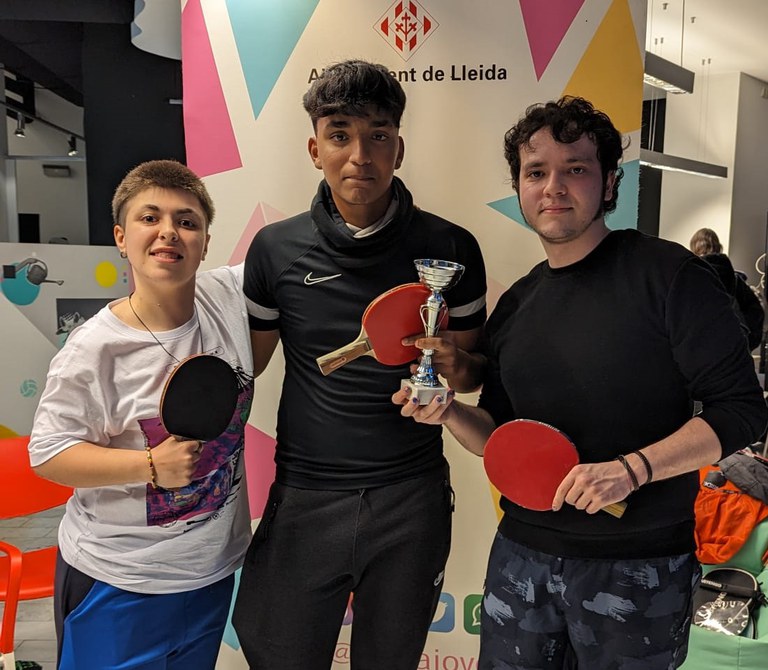 Els guanyadors del taller de ping pong.