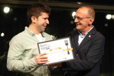 Pueyo ha entregat el diploma al Jove Cuiner.