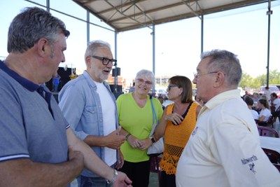 Fèlix Larrosa, acompanyat de Carme Valls, ha assistit al vermut de festa major de Llívia..
