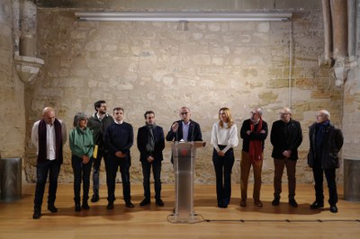 L'alcalde, Miquel Pueyo, ha presidit la reunió amb representants d'ajuntaments i ens culturals de la resta de Catalunya, la Catalunya Nord, Balears i València.
