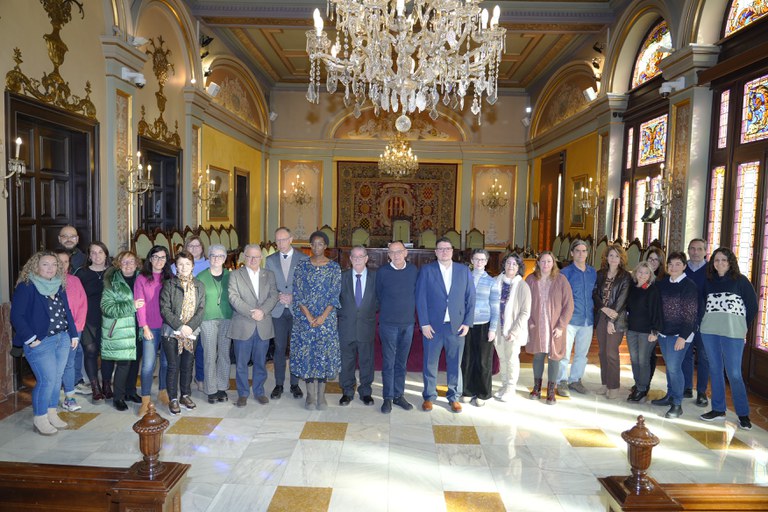 Foto de família amb els membres del Comitè Ètic de Serveis Socials Lurdes Zanuy de l'Ajuntament de Lleida