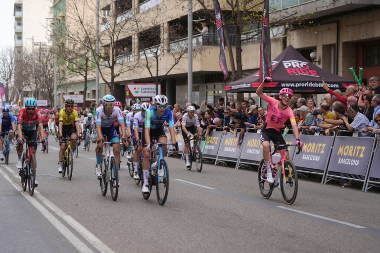 Imatge de l'arribada de van del Berg a meta