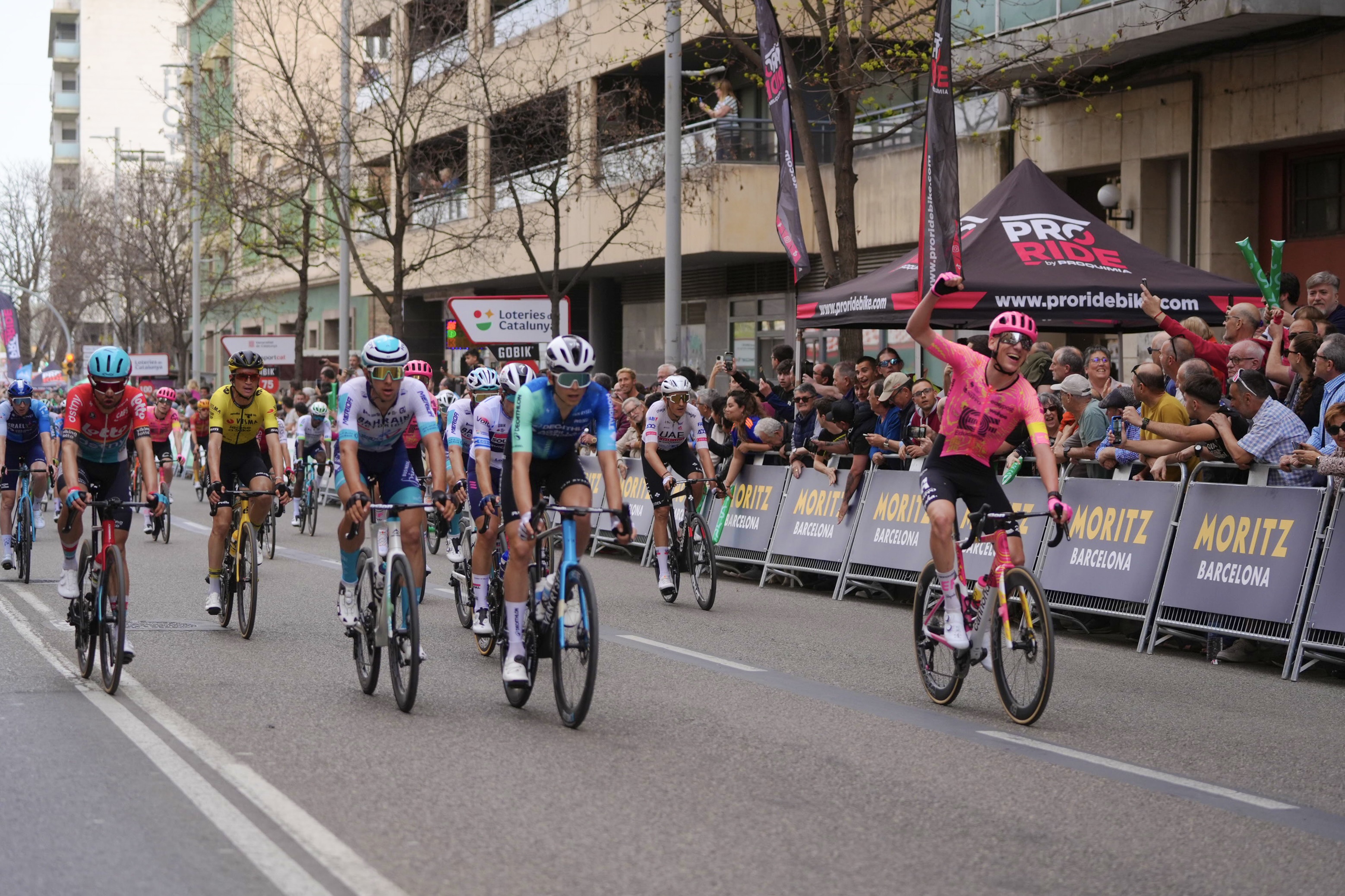 Imatge de l'arribada de van del Berg a meta