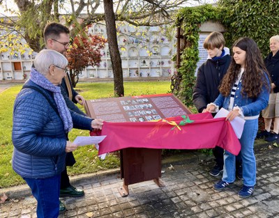 La inauguració del plafó.