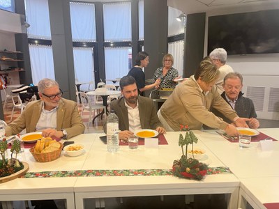 Larrosa i Enjuanes han participat en un dinar de prova al menjador del centre de Santa Teresina.
